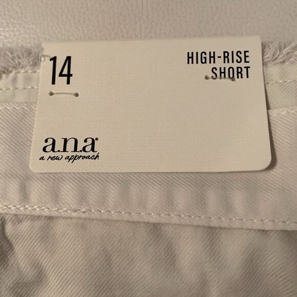 NWT A.N.A Women's Cream High Rise Shorts Size 14 - Picture 8 of 9